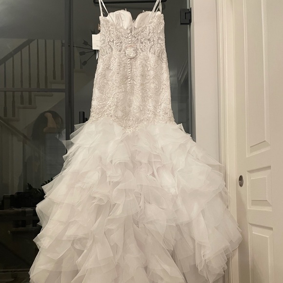 New MoriLee wedding dress with sweetheart neckline - Picture 5 of 10